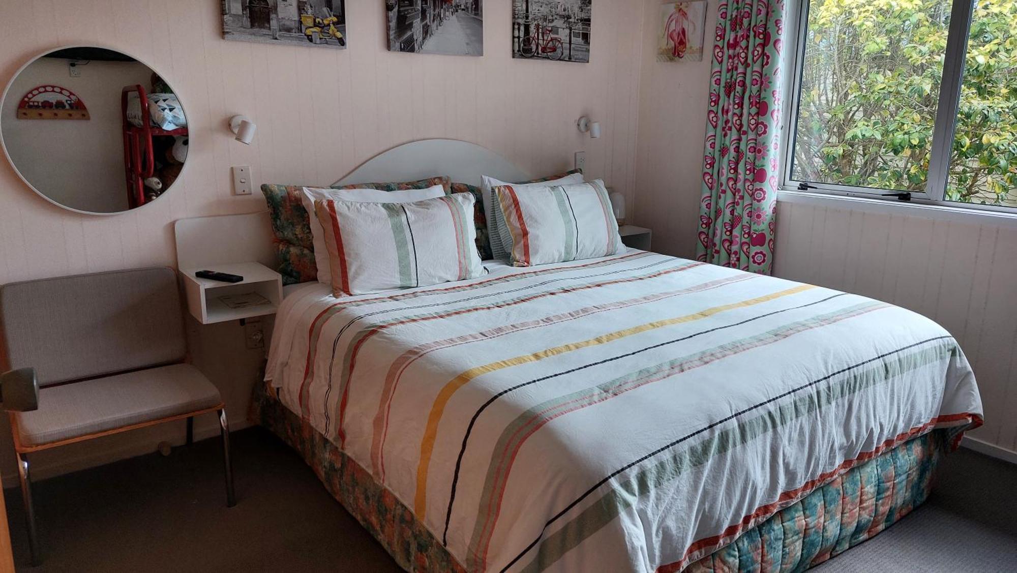 Bed And Breakfast Happy Home Taupo Accommodation ภายนอก รูปภาพ