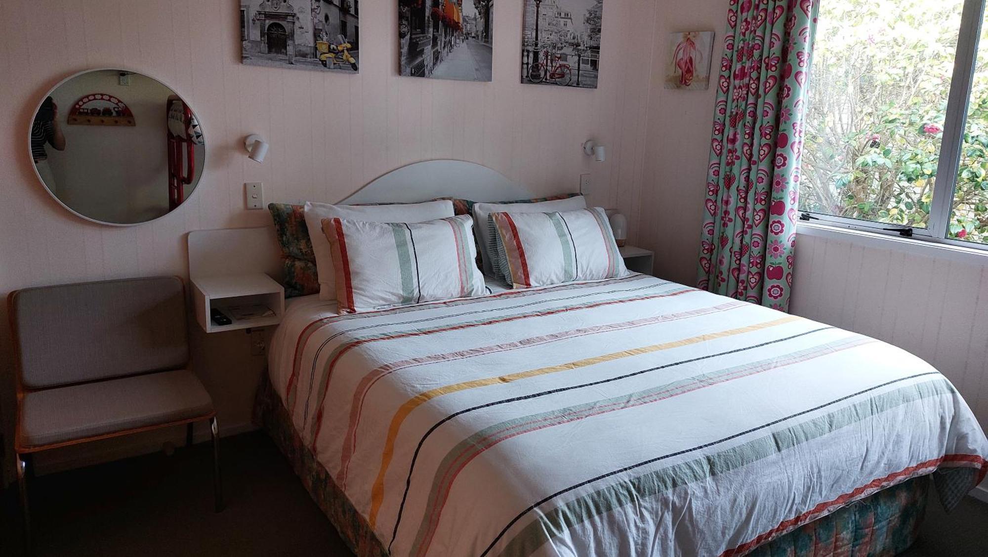 Bed And Breakfast Happy Home Taupo Accommodation ภายนอก รูปภาพ