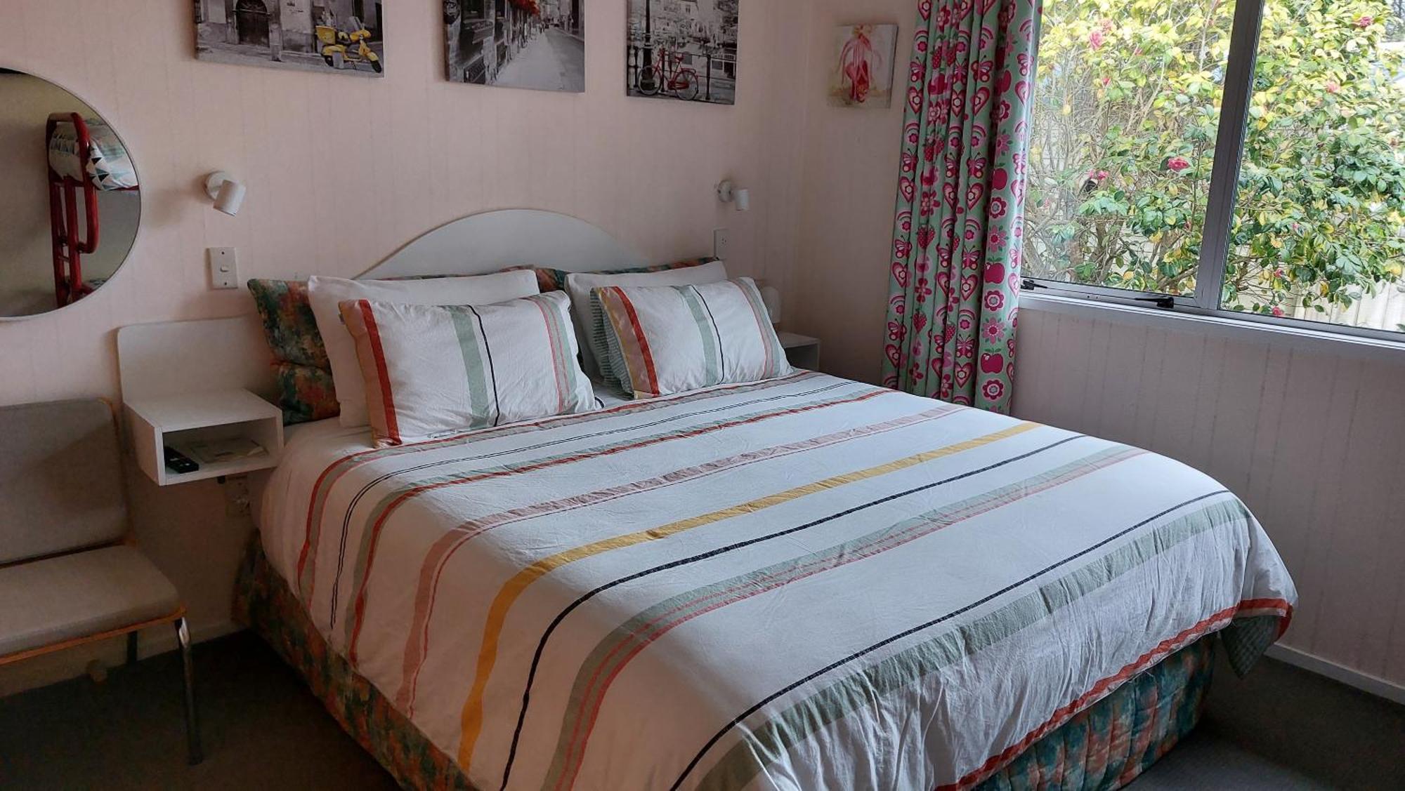 Bed And Breakfast Happy Home Taupo Accommodation ภายนอก รูปภาพ