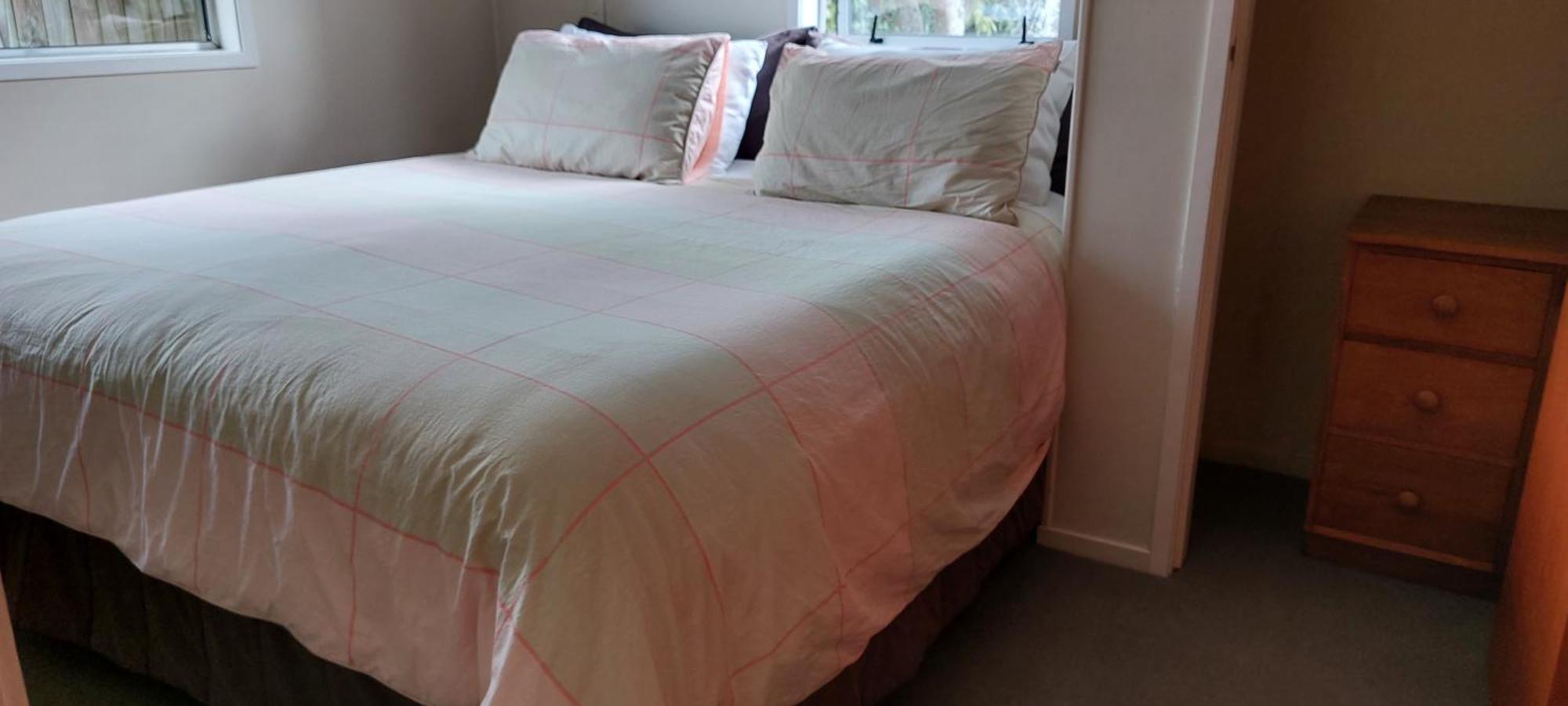 Bed And Breakfast Happy Home Taupo Accommodation ภายนอก รูปภาพ