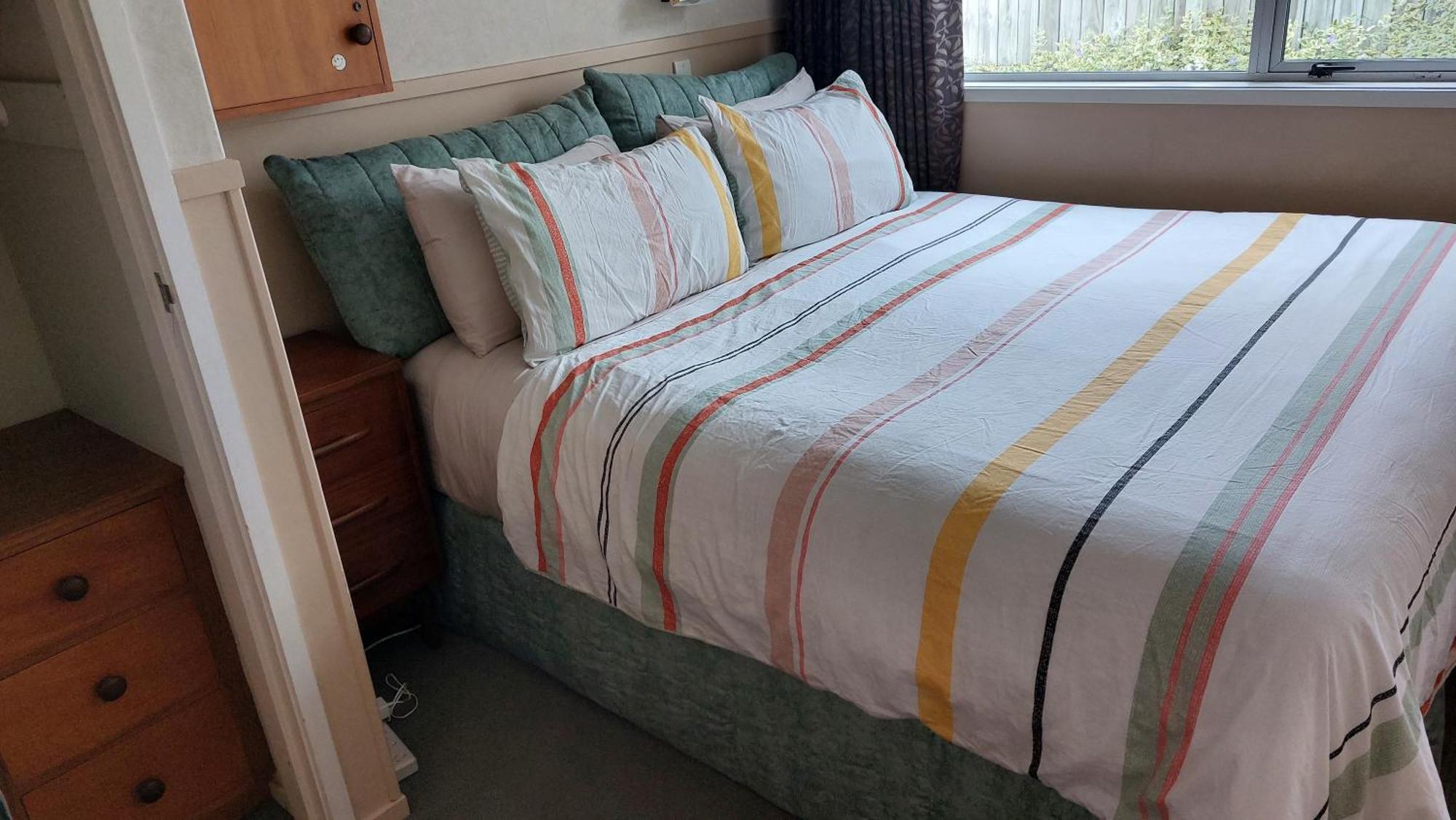Bed And Breakfast Happy Home Taupo Accommodation ภายนอก รูปภาพ