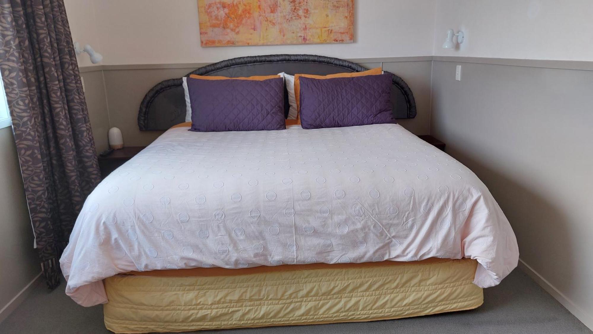 Bed And Breakfast Happy Home Taupo Accommodation ภายนอก รูปภาพ