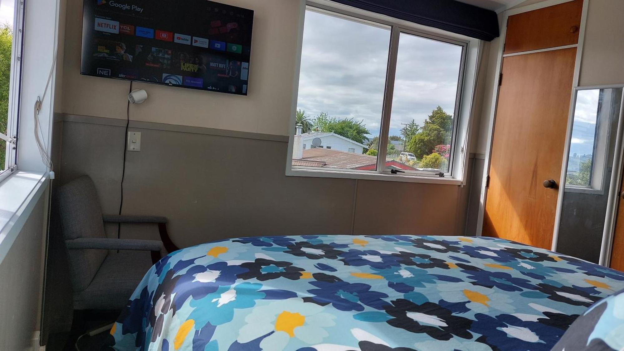 Bed And Breakfast Happy Home Taupo Accommodation ภายนอก รูปภาพ