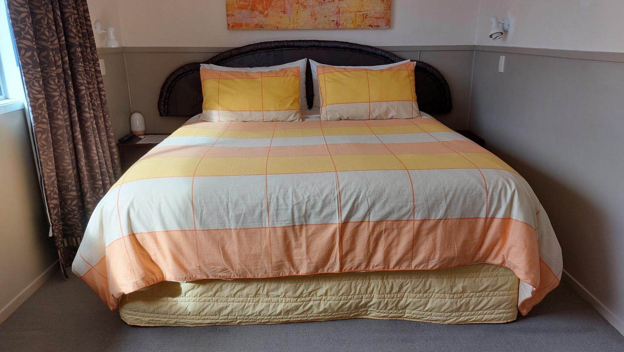 Bed And Breakfast Happy Home Taupo Accommodation ภายนอก รูปภาพ