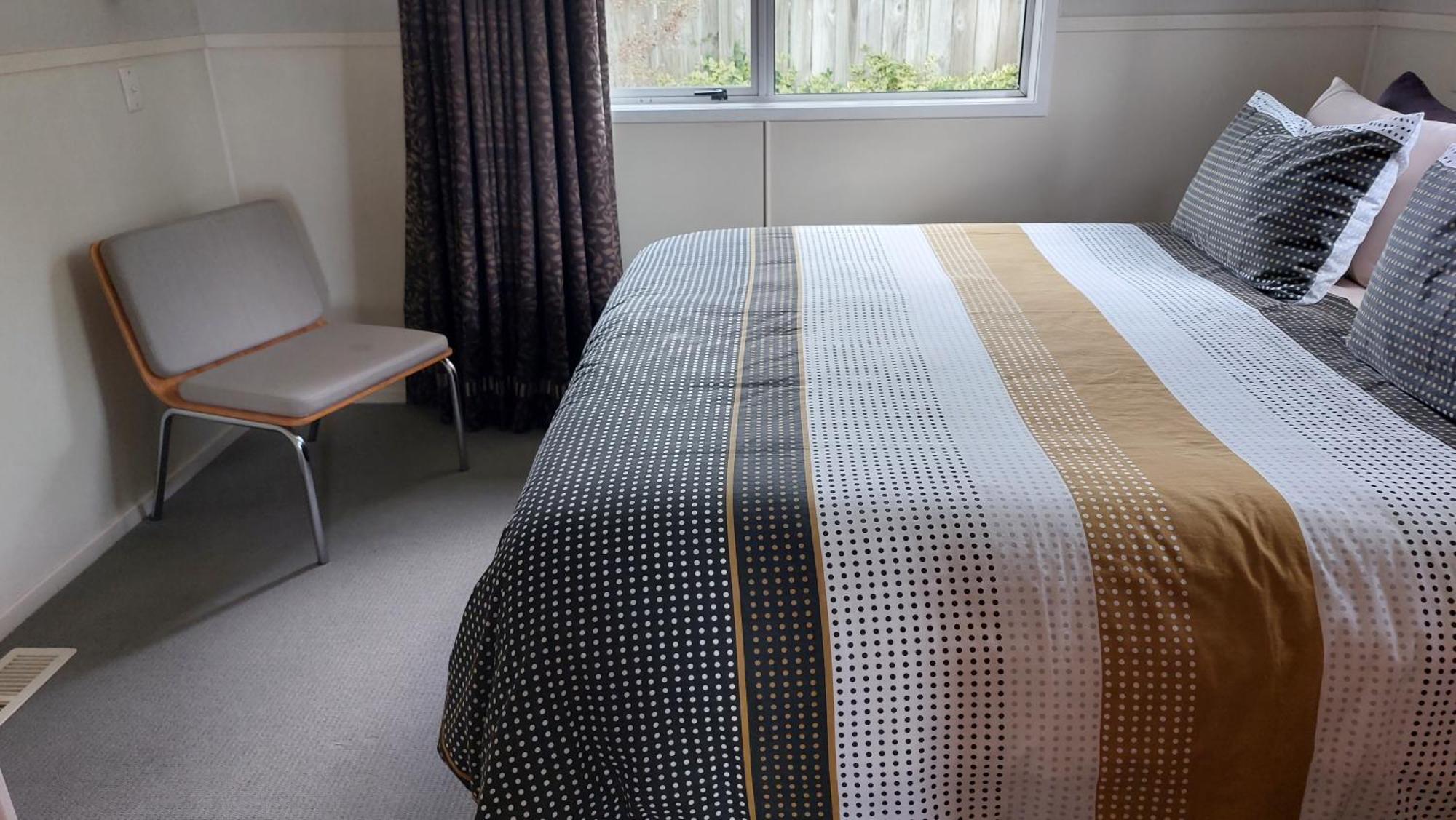 Bed And Breakfast Happy Home Taupo Accommodation ภายนอก รูปภาพ