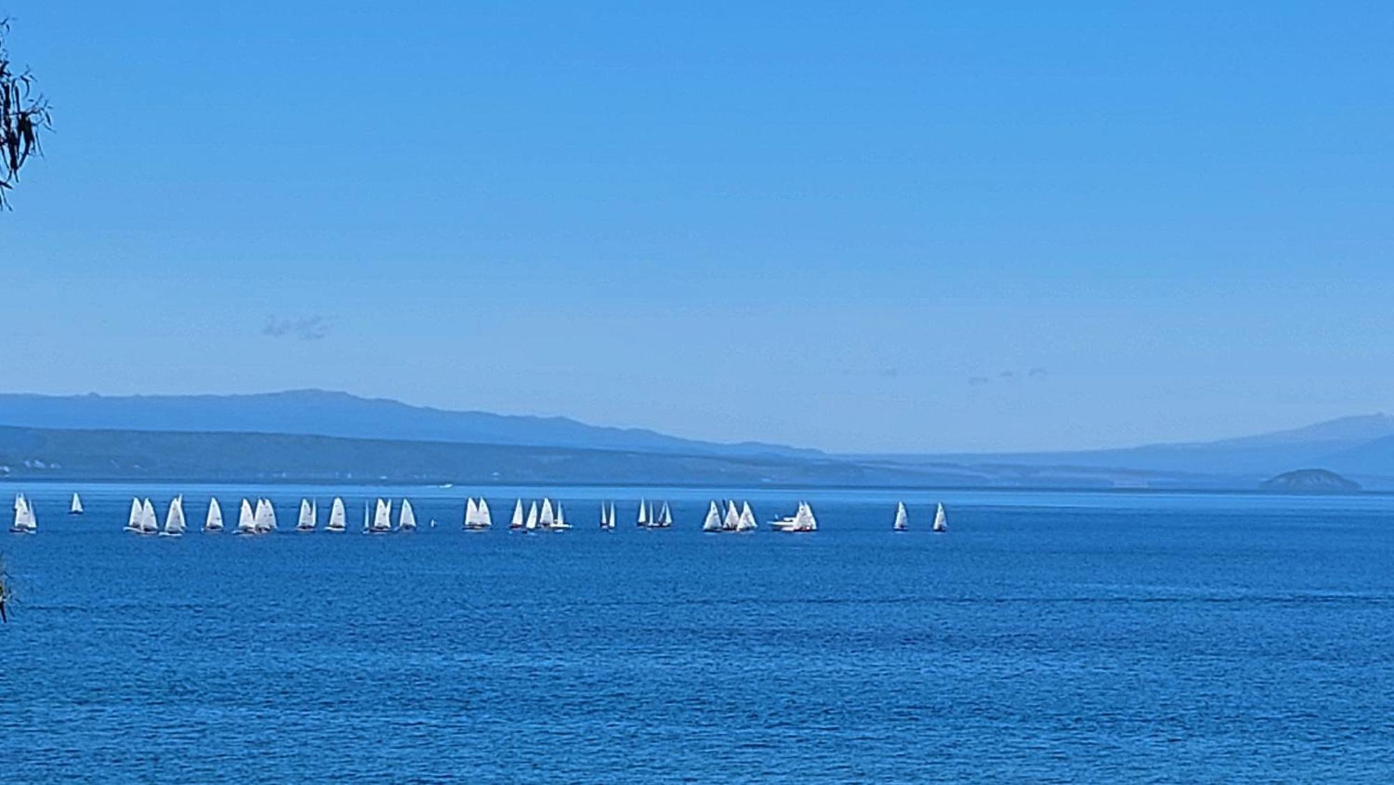 Bed And Breakfast Happy Home Taupo Accommodation ภายนอก รูปภาพ