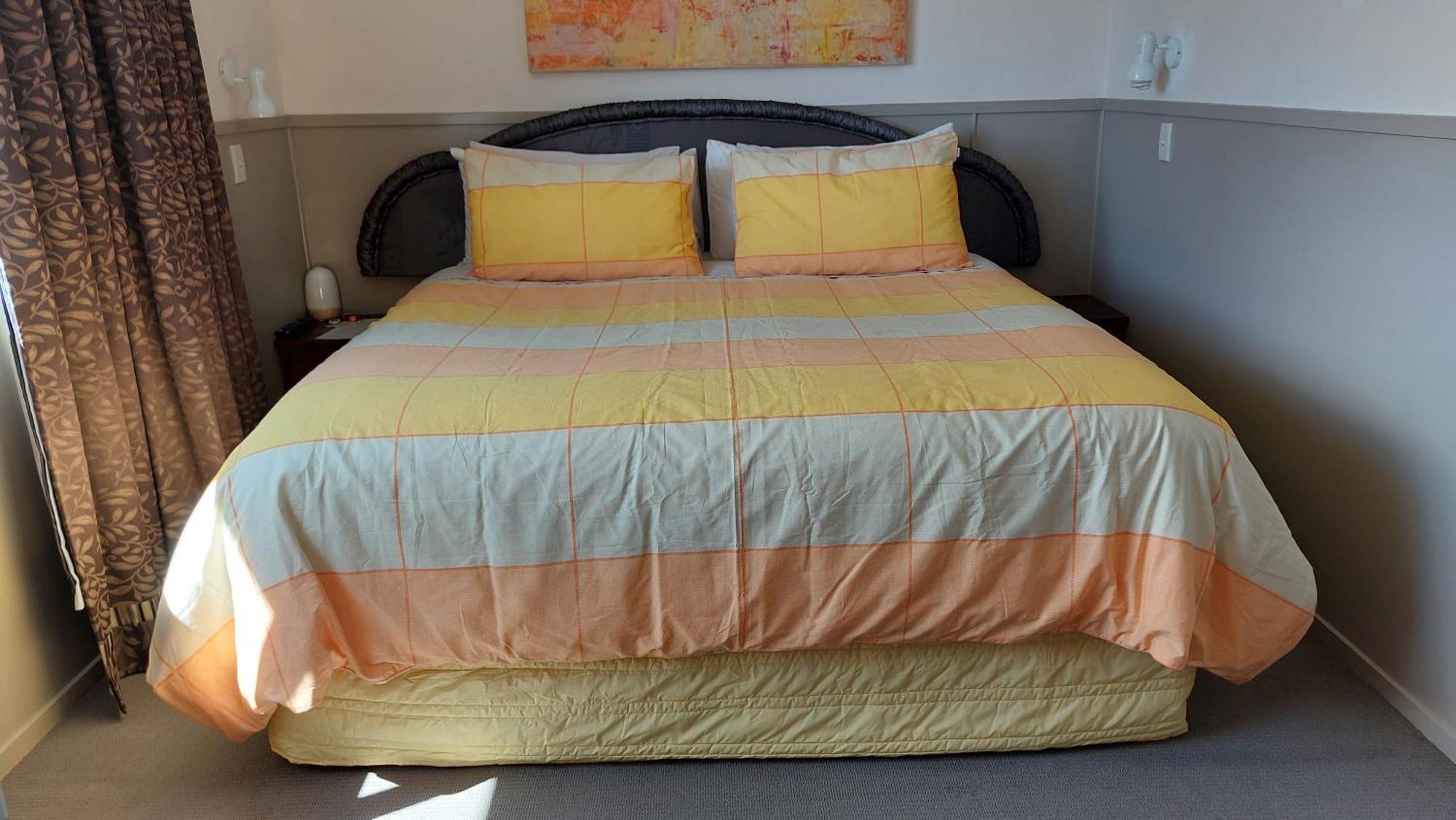 Bed And Breakfast Happy Home Taupo Accommodation ภายนอก รูปภาพ