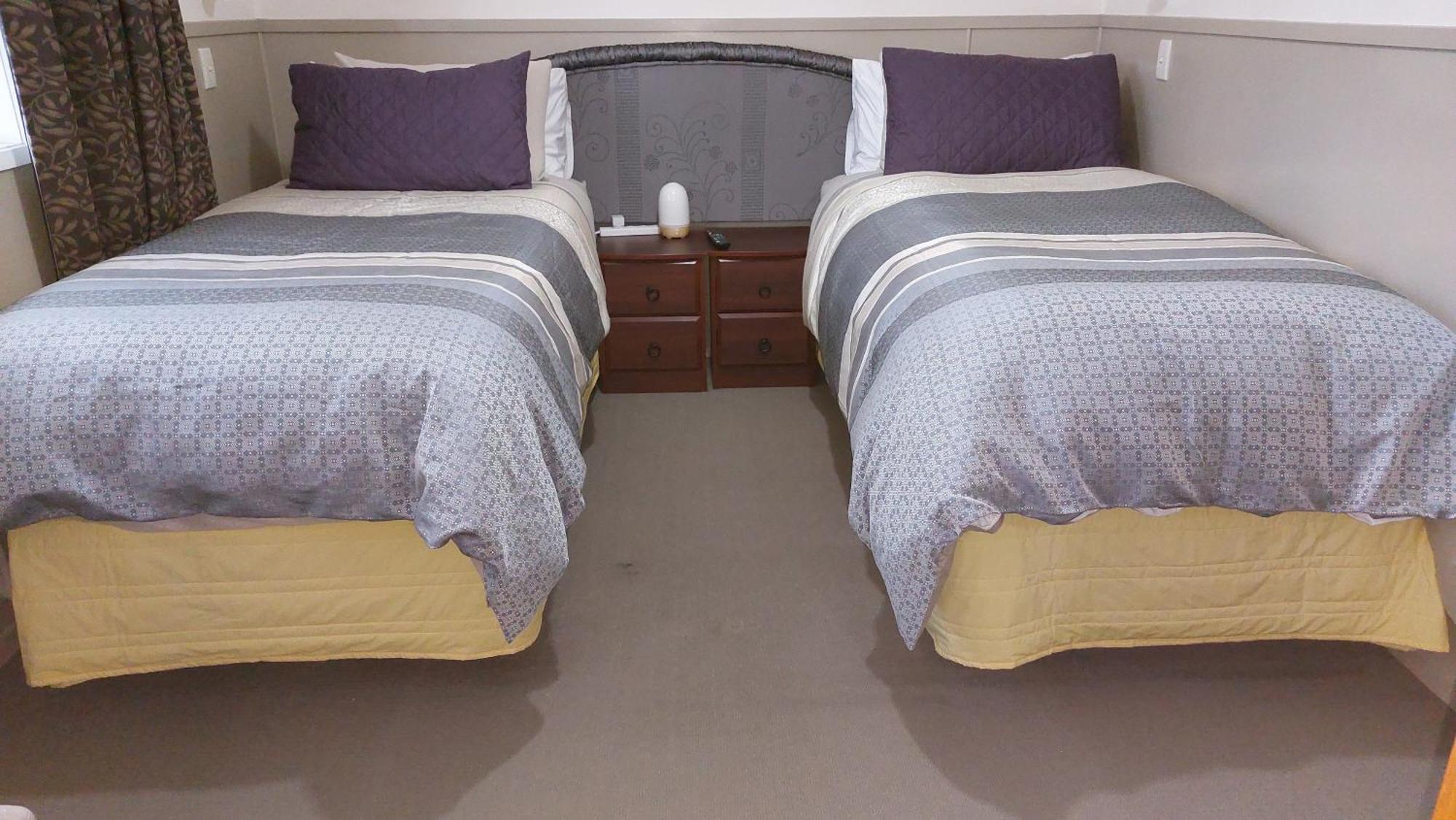 Bed And Breakfast Happy Home Taupo Accommodation ภายนอก รูปภาพ