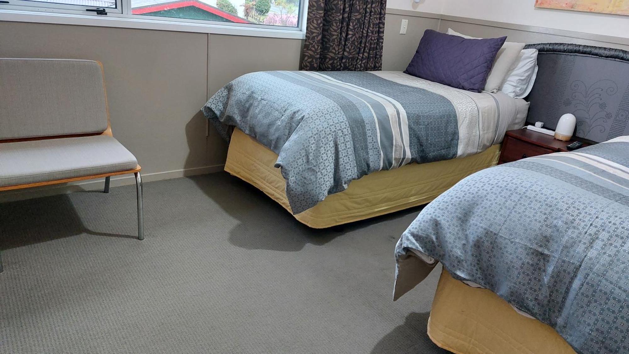 Bed And Breakfast Happy Home Taupo Accommodation ภายนอก รูปภาพ