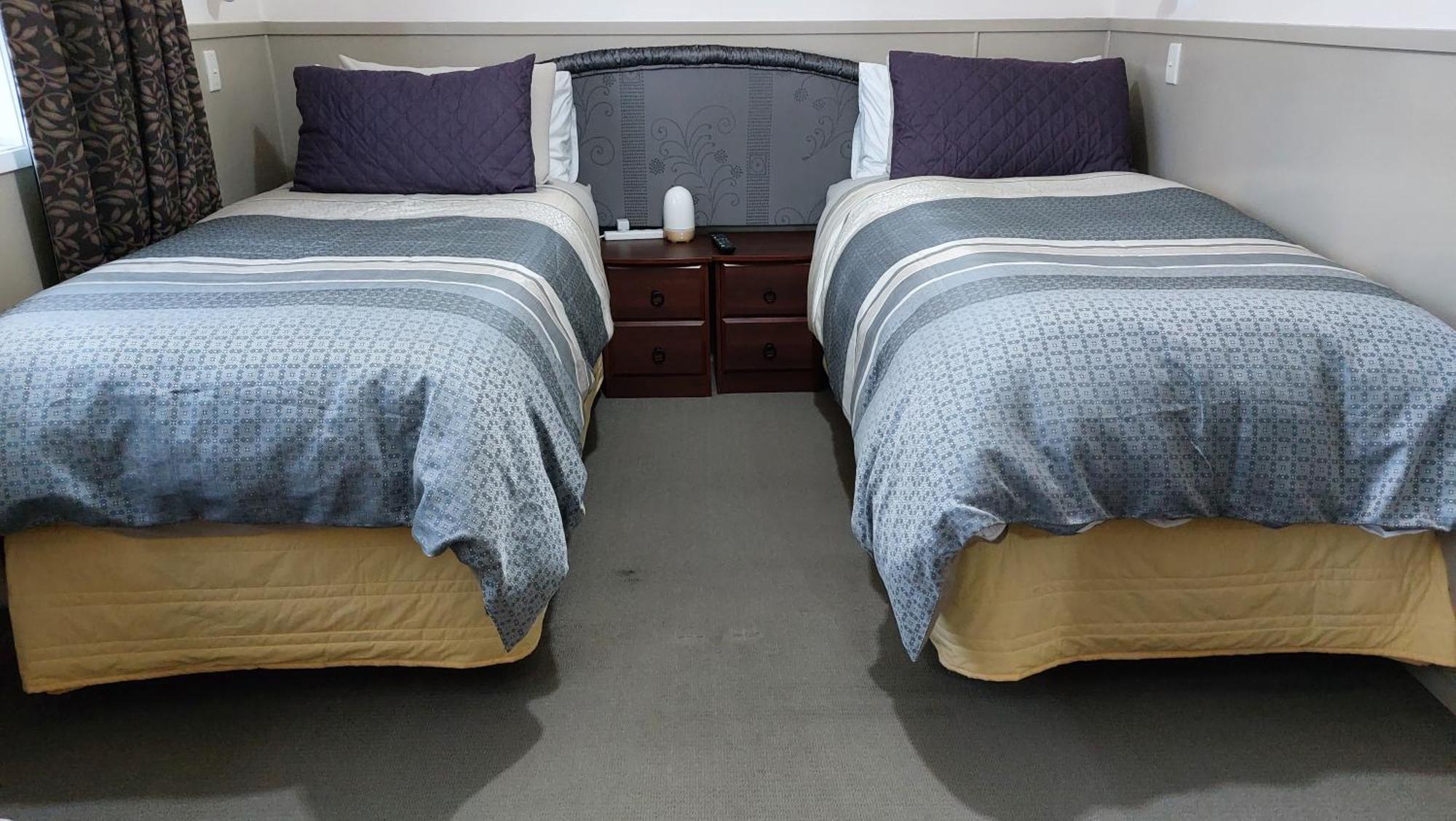 Bed And Breakfast Happy Home Taupo Accommodation ภายนอก รูปภาพ