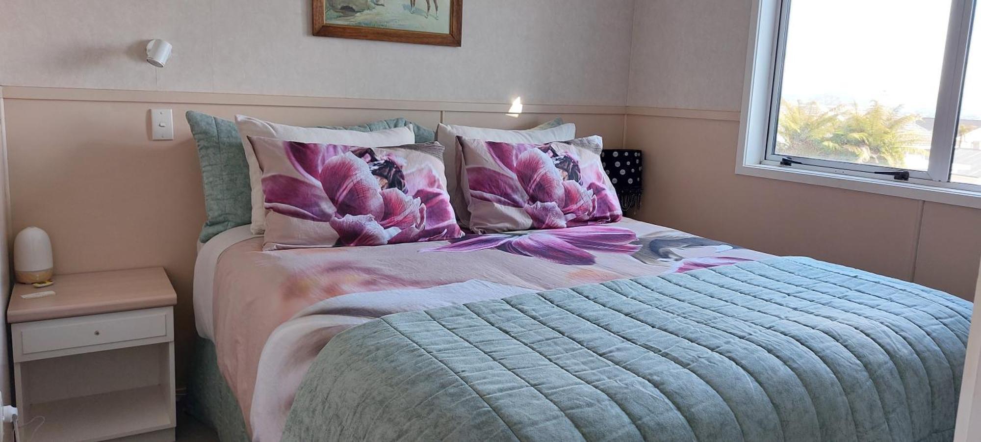 Bed And Breakfast Happy Home Taupo Accommodation ภายนอก รูปภาพ