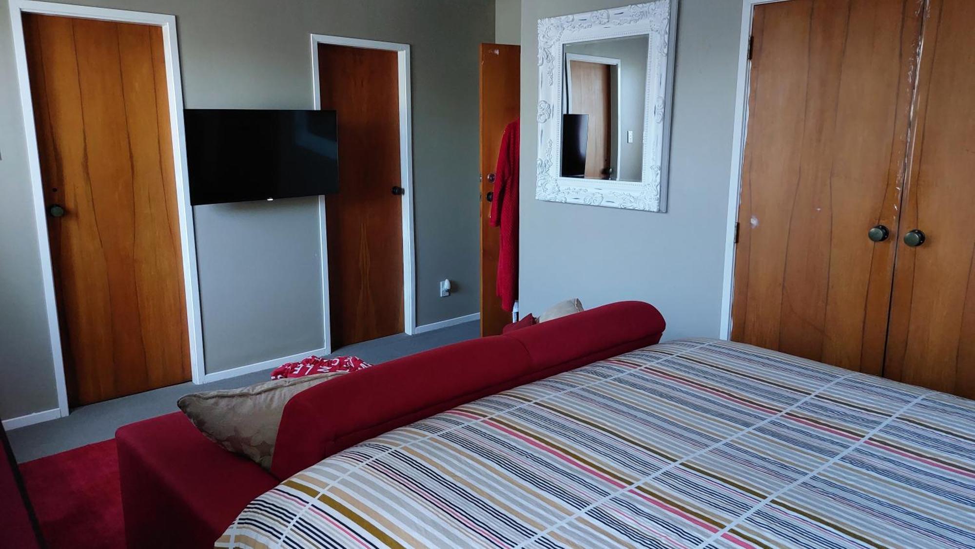 Bed And Breakfast Happy Home Taupo Accommodation ภายนอก รูปภาพ