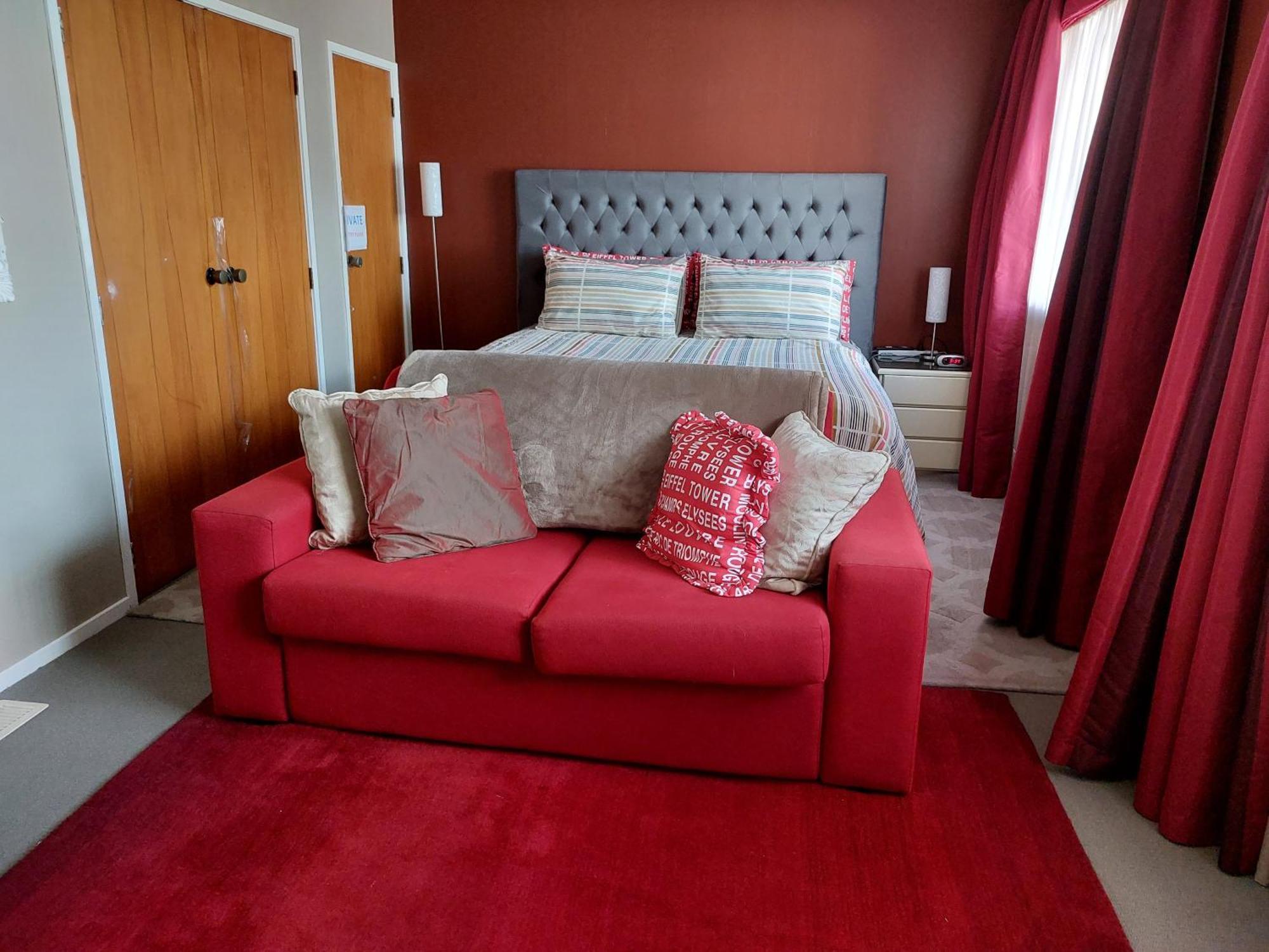 Bed And Breakfast Happy Home Taupo Accommodation ภายนอก รูปภาพ